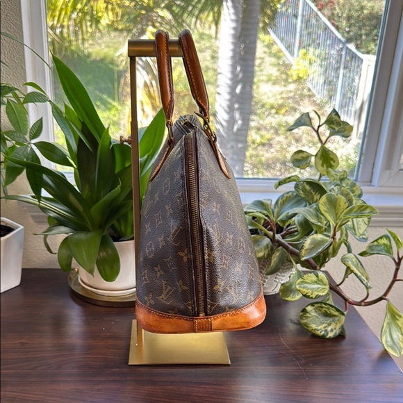 Louis Vuitton Monogram Alma - Picture 5 of 9